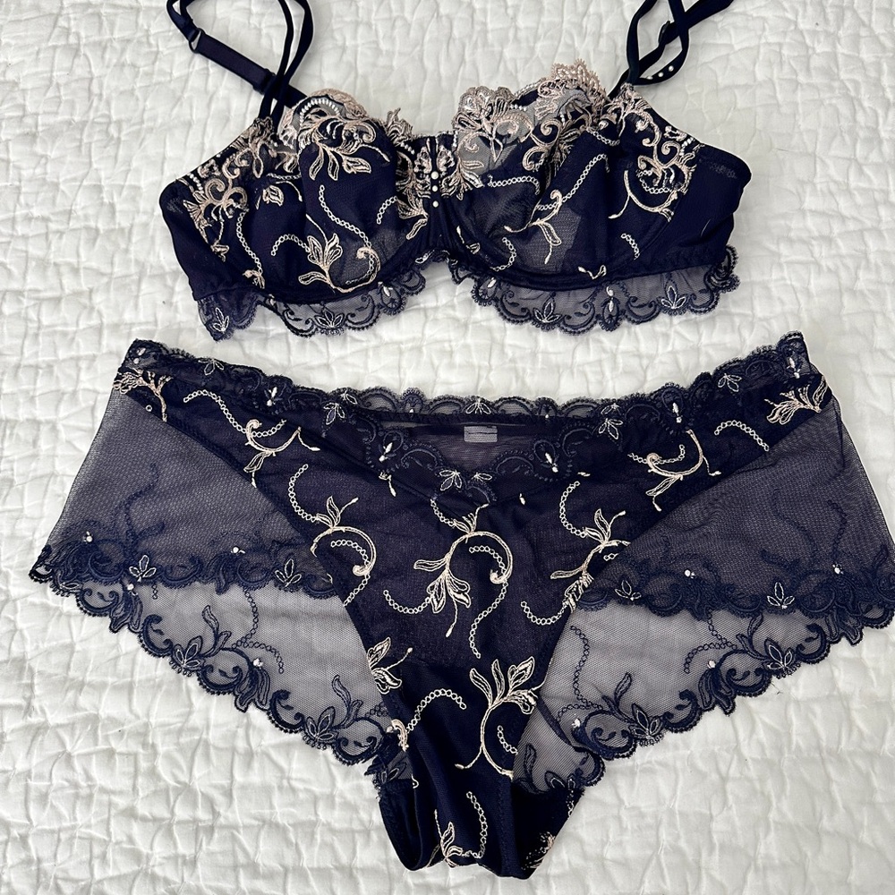 Elegant Navy blue Lace Lingerie Set